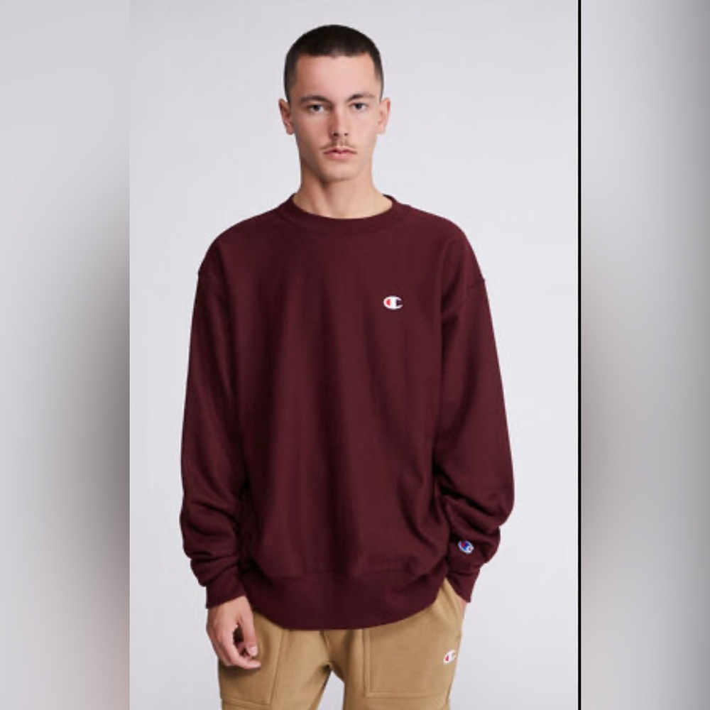 Champion burgundy reverse weave crewneck pullover C logo sweatshirt - size M